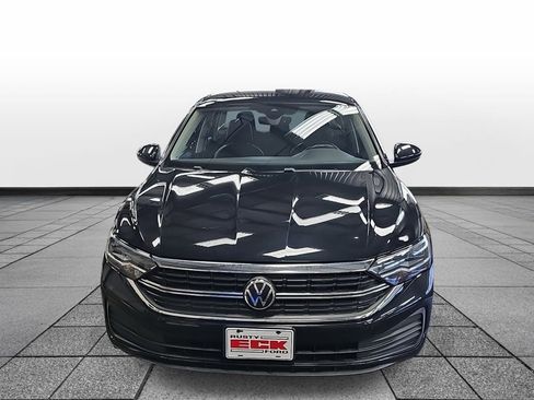 Used 2024 Volkswagen Jetta SE image 2