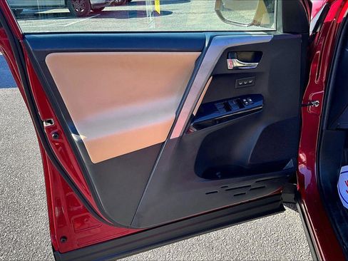 Used 2018 Toyota RAV4 Limited image 16