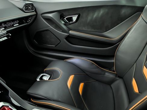 Used 2020 Lamborghini Huracan EVO RWD image 38