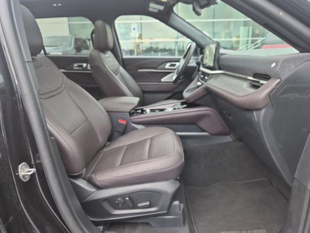 Certified 2025 Ford Explorer Platinum w/ LUX Leather Package AWD/4WD image 30
