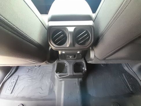 Used 2018 Jeep Wrangler Unlimited Sahara w/ Cold Weather Group AWD/4WD image 43