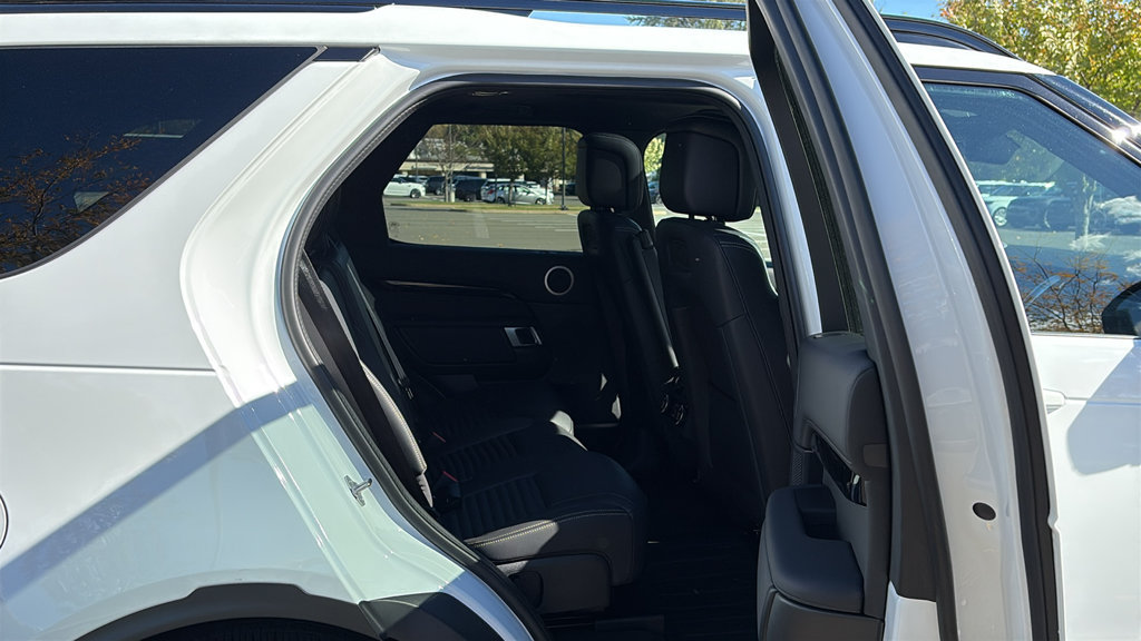 Used 2025 Land Rover Discovery S AWD/4WD image 30