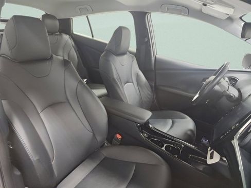 Used 2018 Toyota Prius Prime Premium image 16