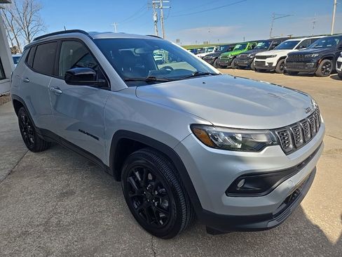 Used 2025 Jeep Compass Latitude w/ Altitude Special Edition AWD/4WD image 14