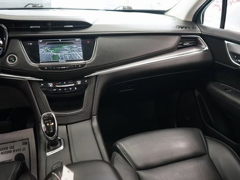 Used 2017 Cadillac XT5 Luxury w/ Driver Awareness Package image 12