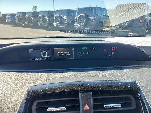 Used 2020 Toyota Prius LE AWD/4WD image 19