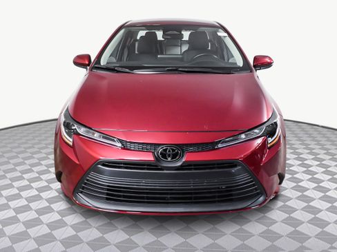 Used 2025 Toyota Corolla LE image 2