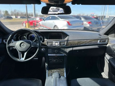 Used 2016 Mercedes-Benz E 400 E 400 Sedan 4D image 12