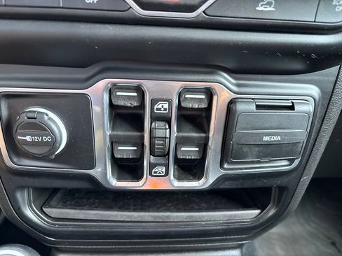 Used 2023 Jeep Wrangler Unlimited AWD/4WD image 41