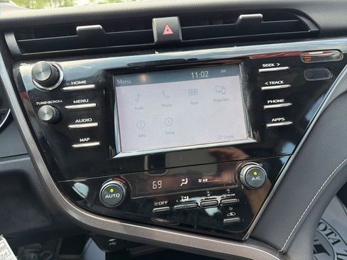 Used 2019 Toyota Camry SE FWD image 21