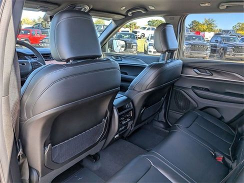 New 2025 Jeep Grand Cherokee Limited w/ Black Appearance Package image 25