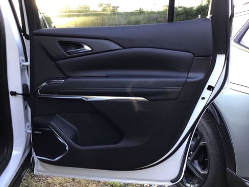 Used 2025 Chevrolet Traverse High Country w/ LPO, Floor Liner Package FWD image 7