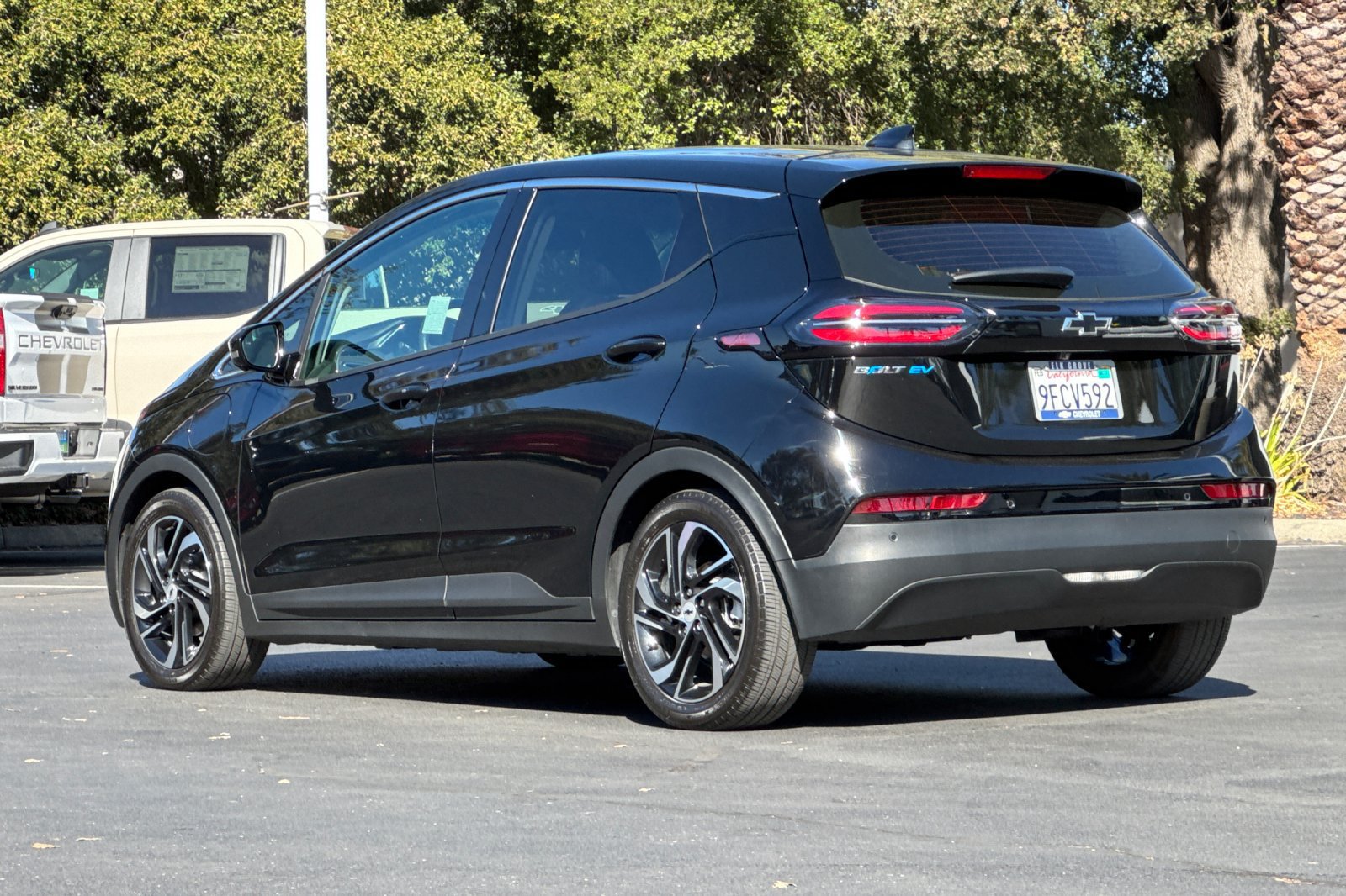 Used 2023 Chevrolet Bolt LT w/ Infotainment Package FWD image 5