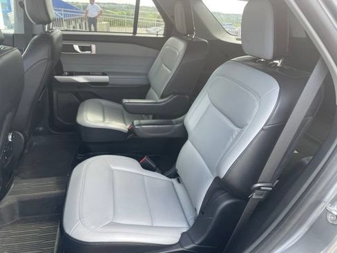 Used 2021 Ford Explorer XLT w/ Equipment Group 202A AWD/4WD image 8