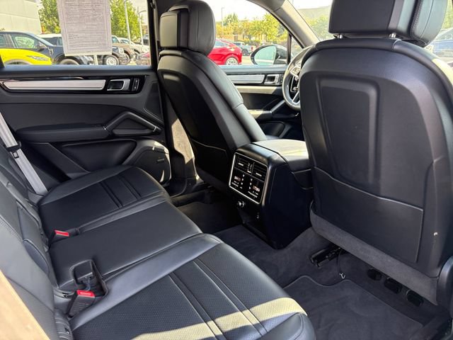Used 2023 Porsche Cayenne Platinum Edition AWD/4WD image 24