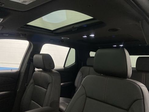 Used 2023 Chevrolet Traverse RS image 7