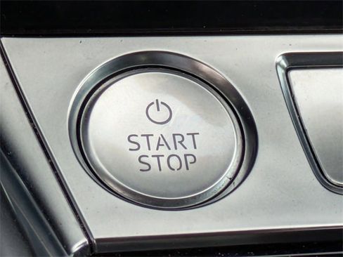 Used 2019 Audi e-tron Premium Plus image 29