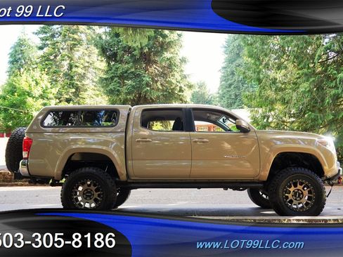 Used 2017 Toyota Tacoma SR5 w/ Tow Package AWD/4WD image 8