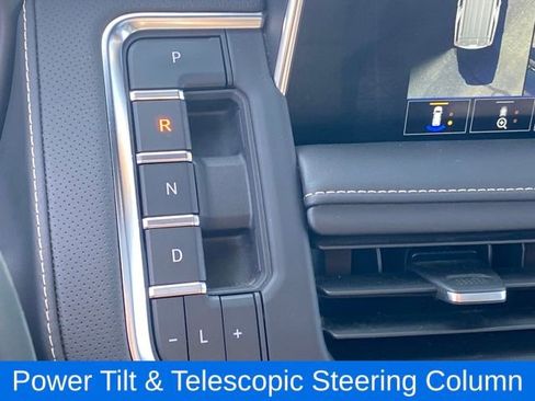 Certified 2023 GMC Yukon XL SLT w/ SLT Premium Package image 13