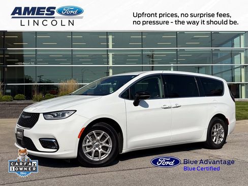 Used 2024 Chrysler Pacifica Touring-L FWD image 1