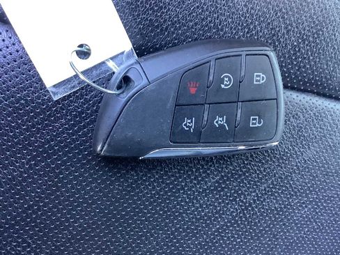 Used 2023 Chevrolet Suburban Premier image 21