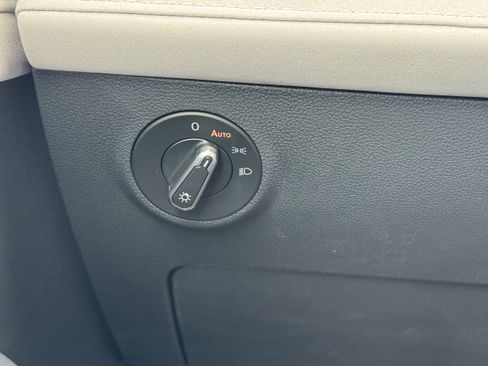 New 2025 Volkswagen Taos SEL image 34