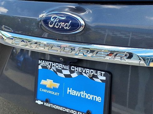 Used 2016 Ford Explorer XLT w/ Equipment Group 202A image 30