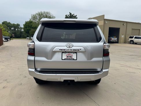 Used 2019 Toyota 4Runner SR5 AWD/4WD image 3