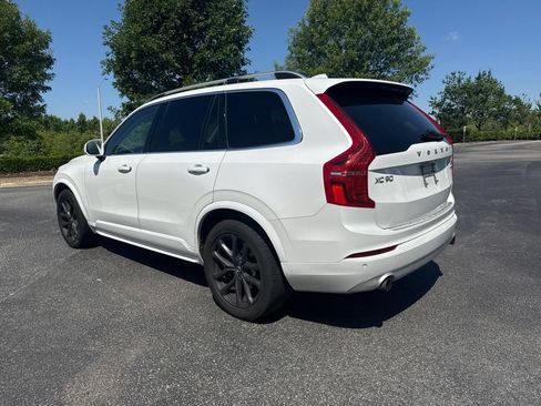 Used 2019 Volvo XC90 T5 Momentum w/ Multimedia Package AWD/4WD image 4