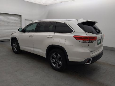 Used 2018 Toyota Highlander Limited Platinum FWD image 3
