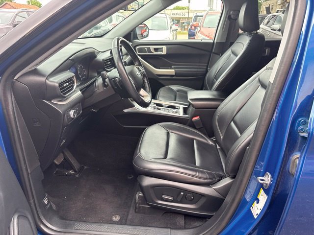 Used 2021 Ford Explorer XLT w/ Equipment Group 202A AWD/4WD image 15