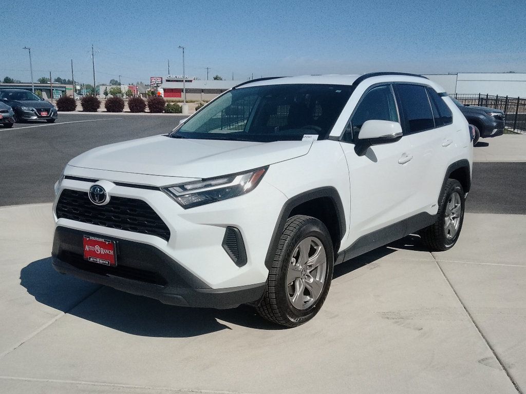Used 2025 Toyota RAV4 XLE AWD/4WD image 7