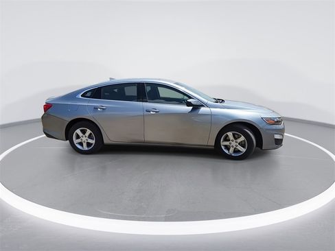 Used 2024 Chevrolet Malibu LT image 9