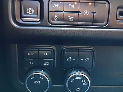 Used 2024 Chevrolet Tahoe RST w/ Luxury Package AWD/4WD image 31