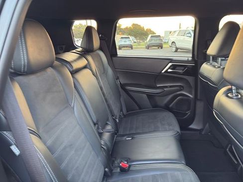 Used 2024 Mitsubishi Outlander SE image 10