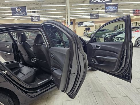 Used 2018 Acura TLX w/ Technology Package FWD image 13