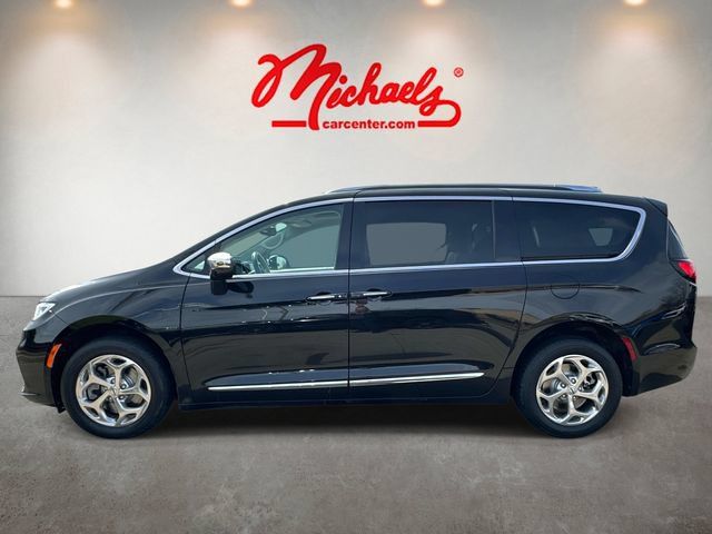 Used 2021 Chrysler Pacifica Limited AWD/4WD image 5