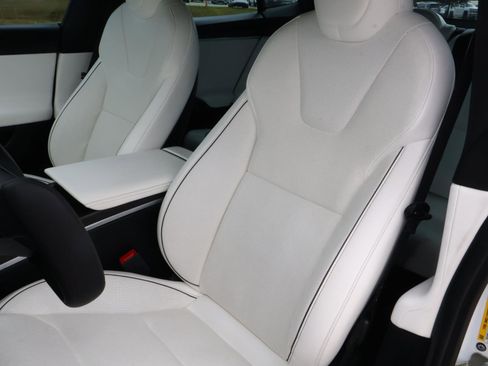 Used 2022 Tesla Model S Plaid image 13