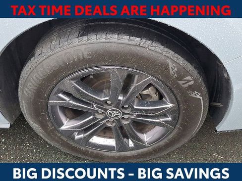 Used 2025 Toyota Sienna XSE w/ XSE Plus Package image 9