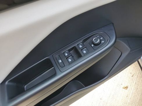 Certified 2025 Volkswagen Taos S AWD/4WD image 21