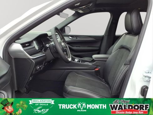 New 2025 Jeep Grand Cherokee LAR image 9