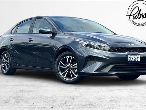 Used 2023 Kia Forte LXS w/ LXS Technology Package FWD image 1