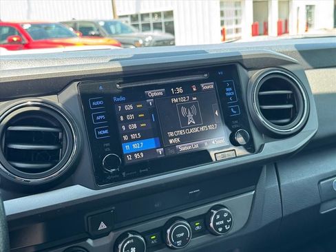 Used 2019 Toyota Tacoma TRD Sport AWD/4WD image 27