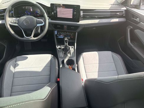 New 2025 Volkswagen Jetta SE image 9