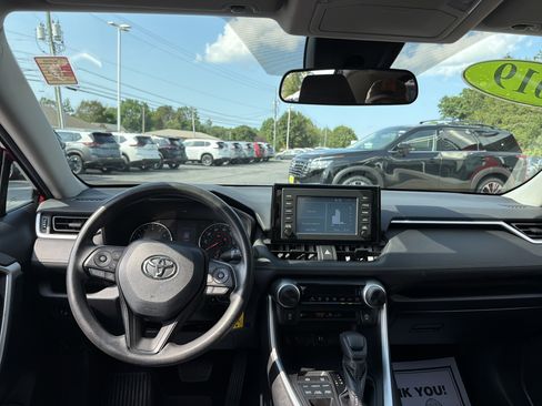 Used 2019 Toyota RAV4 LE w/ All Weather Liner Package AWD/4WD image 4