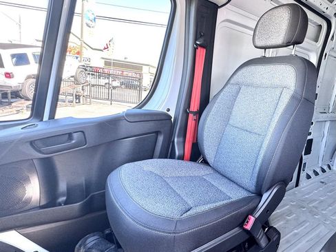 Used 2025 RAM ProMaster 2500 w/ Convenience Group image 16