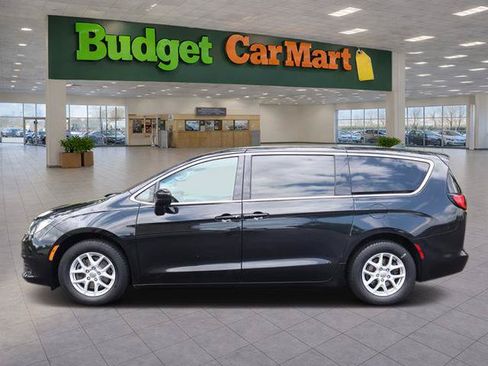 Used 2017 Chrysler Pacifica Touring FWD image 4