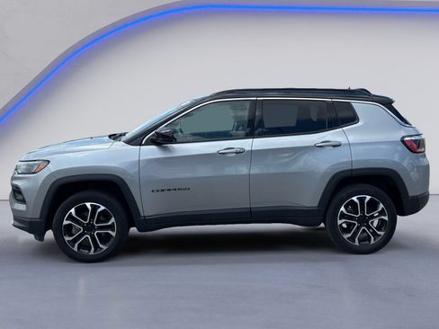 Used 2022 Jeep Compass Limited w/ Sun and Sound Group AWD/4WD image 3