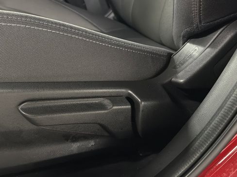 Used 2025 Subaru Crosstrek 2.0i image 16