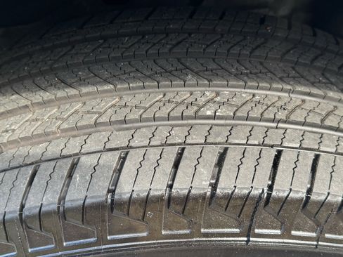 Used 2017 Chevrolet Suburban LT image 24